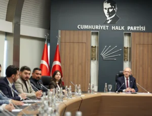 Kılıçdaroğlu, Chp Gençlik Kolları Yönetimiyle Buluştu