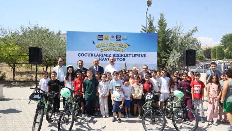 Konya’da Çocuklara Bisiklet Sevinci