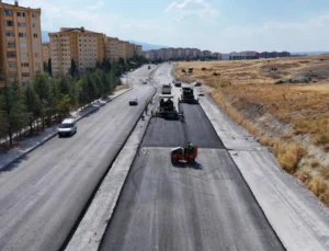 Kütahya’da Asfalt Çalışmaları Sürüyor