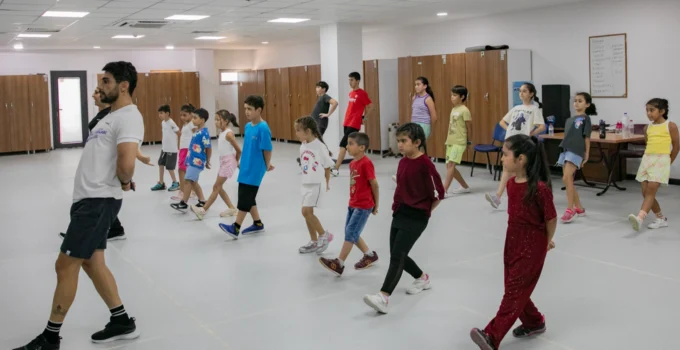 Mersin Büyükşehir’den Çocuklara Halk Oyunları Kursu