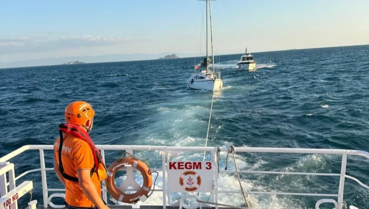 Moda Açıklarında Sürüklenen Tekne Kurtarıldı