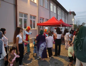 Mutluluk Tırı Sapanca’da Çocukların Yüzünü Güldürdü