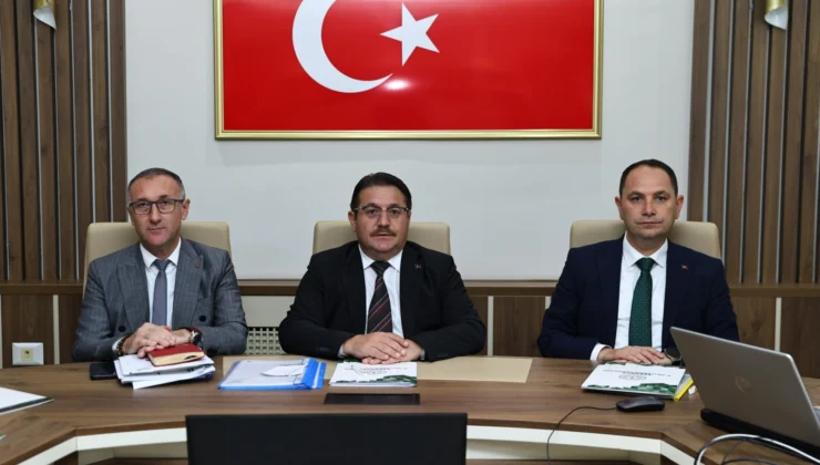 Sakarya Eğitimine Ilçe Müdürleriyle Mercek