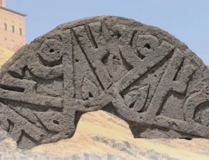 Selçuklu Taşında ‘Hz. Muhammed’ Ismi 6 Kez Yer Aldı… Ani’de Tarihi Keşif!