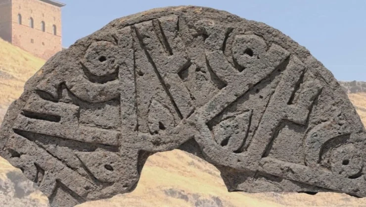 Selçuklu Taşında ‘Hz. Muhammed’ Ismi 6 Kez Yer Aldı… Ani’de Tarihi Keşif!