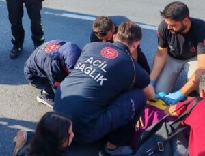 Yaya geçidinde otomobil çarptı 2 kişi hastaneye kaldırıldı