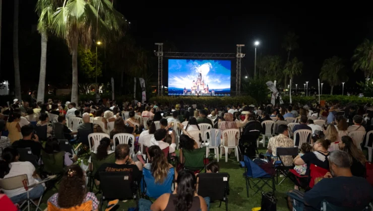 Yukarı Bak Filmiyle Sahilde Sinema Keyfi
