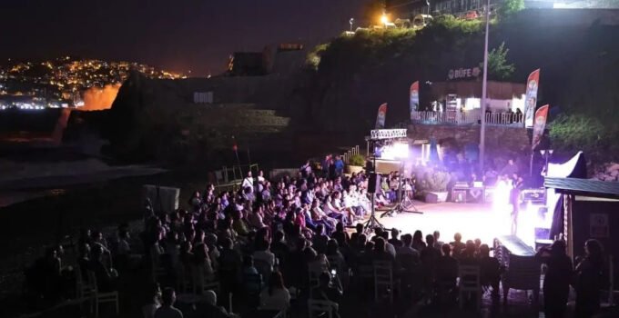 Zonguldak’ta bir ilk yaşandı, açık havada tiyatro oynadılar