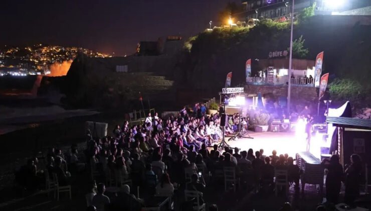 Zonguldak’ta bir ilk yaşandı, açık havada tiyatro oynadılar