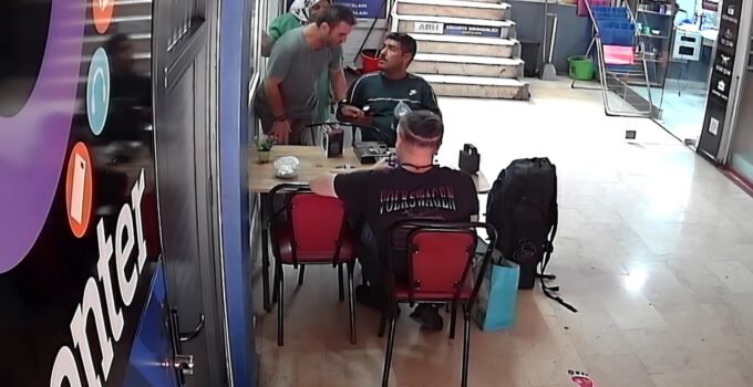 Ereğli’de seyyar satıcının uygulamalı elektroşok tanıtımı esnafı şoke etti