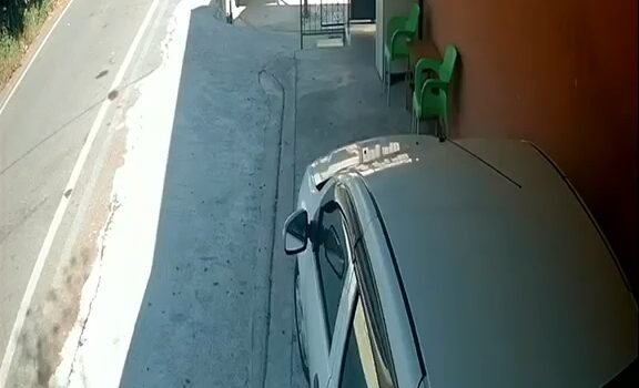 Köpeğe çarpıp yoluna devam etti: Hayati tehlikesi sürüyor