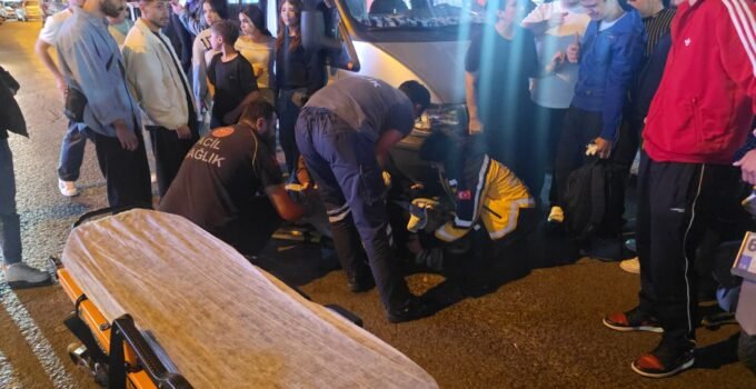 Anne ve oğluna motosiklet çarptı: 1 yaralı