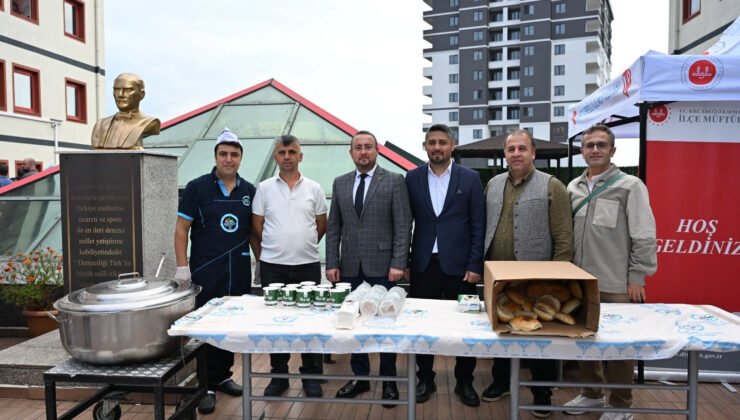 Üniversite Öğrencilerine Sıcak Çorba İkramı
