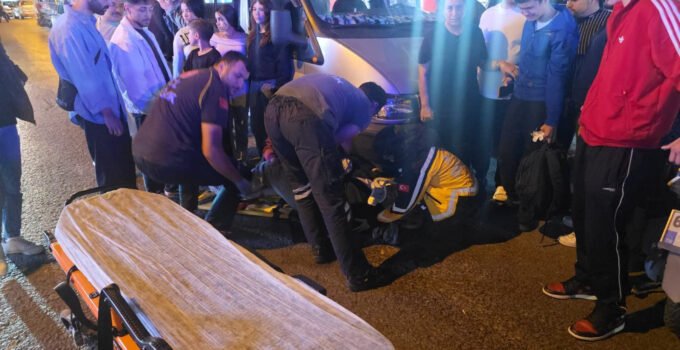Anne ve oğluna motosiklet çarptı: 1 yaralı