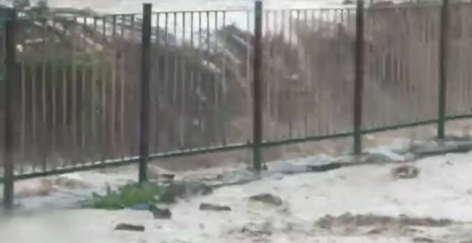 Zonguldak’ta sağanak yağış dereleri taşırdı atölyeleri su bastı