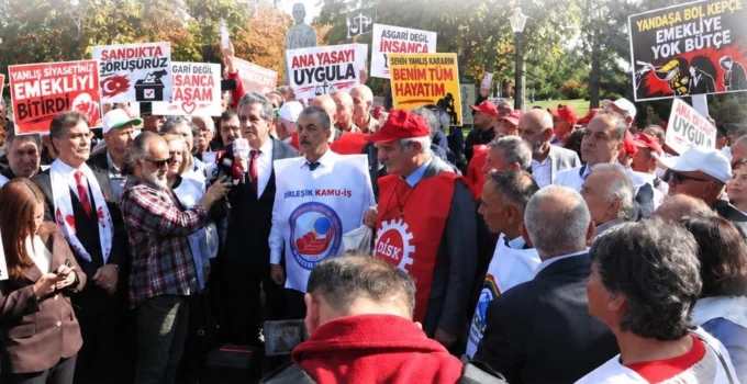 Aym Önünde Acı Trajedi! Seyyanen Zam Eyleminde Intihara Kalkışan Emekli Polis Kurtarılamadı