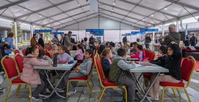 Bursa Osmangazi'De Minik Kitapseverler Hem Öğrendi Hem Eğlendi