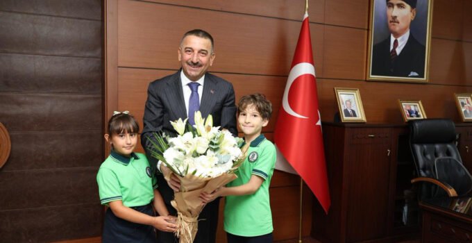 Eğitimde ilk zil çaldı: Minik öğrenciler Vali Hacıbektaşoğlu’nun misafiri oldu