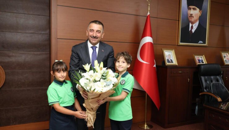 Eğitimde ilk zil çaldı: Minik öğrenciler Vali Hacıbektaşoğlu’nun misafiri oldu