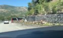 Freni boşalan zeytinyağı yüklü tır istinat duvarına çarptı: Baba öldü, oğlu yaralandı