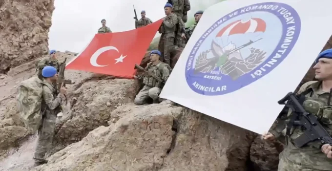 Kahraman Komandolar Erciyes’te… Somalili Askeri Personelle Keşif Tırmanışı