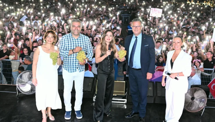 Manisa'Da Alaşehir’in Kurtuluşunda Merve Özbey Coşkusu