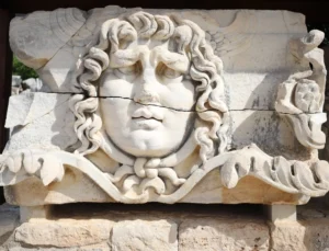 Medusa’nın Antik Dünyadaki Gizemli Rolü… Medusa’nın Binlerce Yıllık Koruyucu Sırrı