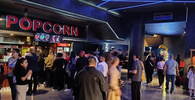 75 Ilin Sinemalarında Salonlar Doldu Taştı