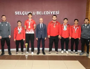 Konya Selçuklu'Da Başkan Pekyatırmacı Başarılı Sporcuları Ağırladı