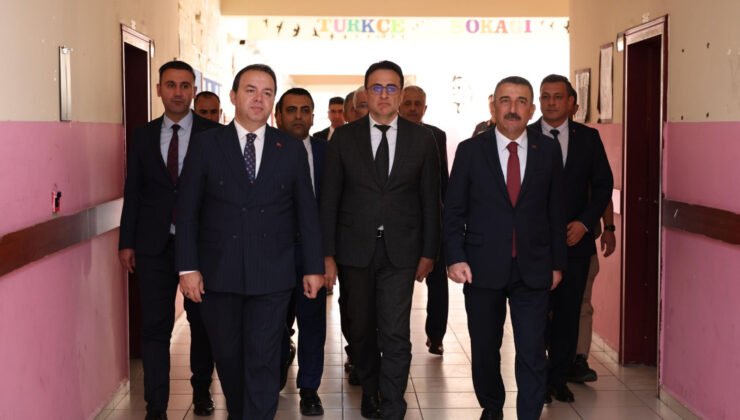Vali Hacıbektaşoğlu, Zonguldak’ta okulları ziyaret etti