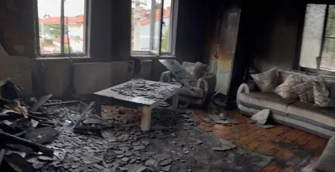 Yangında Eşyaları Kül Olan Aileye Sevgi Eli Sahip Çıktı