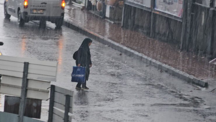 Zonguldak’ta sağanak ve rüzgar mesaisi: Hazırlıksız yakalananlar çadırlara sığındı