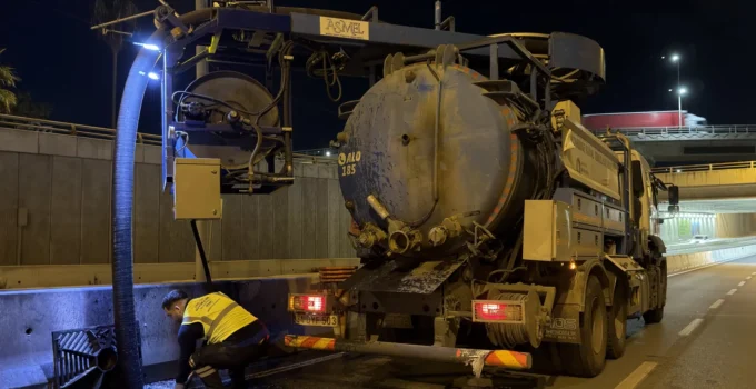 Antalya’da Yağmur Suyu Hatlarında Kapsamlı Temizlik