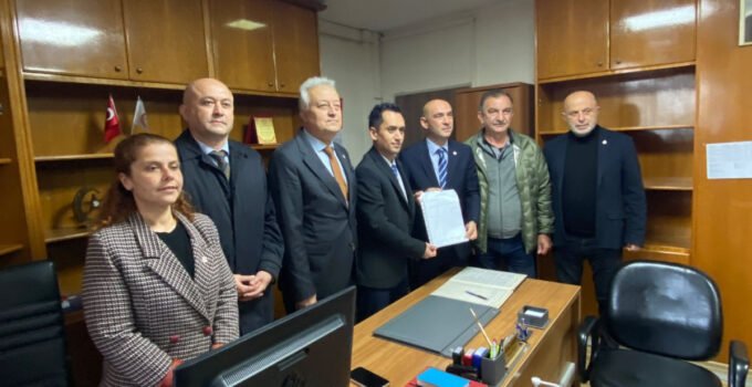Yeni Parti Zonguldak İl Başkanı Devrim Dural mazbatasını aldı