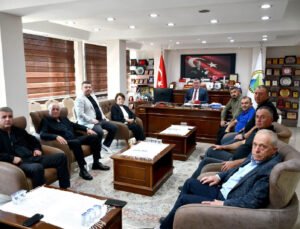 Alaplı Belediye Başkanı Nuri Tekin ve 9 meclis üyesi CHP’den istifa etti