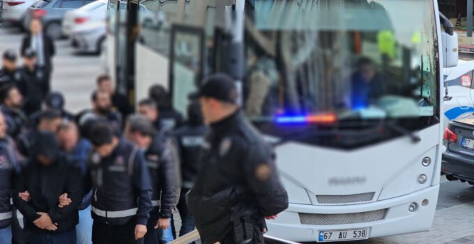 Zonguldak’ta rüşvet soruşturmasında 16 şüpheli adliyeye sevk edildi