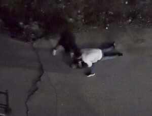 Zonguldak’ta sokak ortasında darp iddiası: Yaralı olduğu öne sürülen kişiyi arkadaşları götürdü