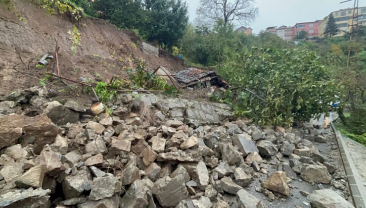 Ereğli’de heyelan sonrası 3 katlı bina tahliye edildi