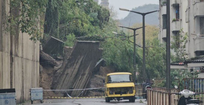 Çatalağzı’nda heyelan sonrası 49 daire boşaltıldı
