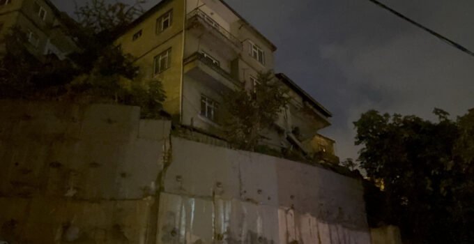 Zonguldak’ta iki katlı binada göçük ihbarı ekipleri harekete geçirdi
