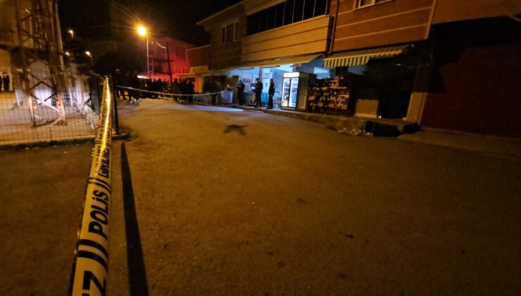 Boşanma aşamasındaki eşini ve genci silahla yaraladı