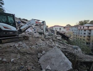 Zonguldak’ta çöken binanın çevresindeki 30 kişi tahliye edildi