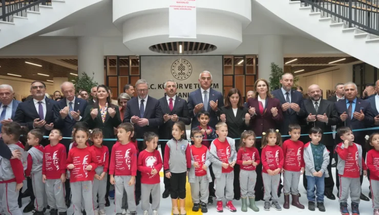 Bakan Ersoy'Dan 160 Bin Kitap Kapasiteli Dev Kütüphane Açılışı