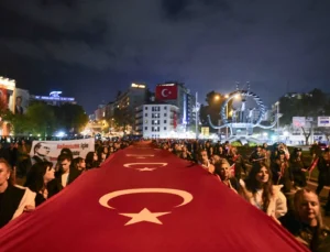 Başkentliler Meşalelerle 2. Meclis’e Yürüdü