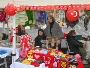 Bursa Osmangazi'De Kadın Girişimciler Cumhuriyet Sokağı’na Renk Kattı