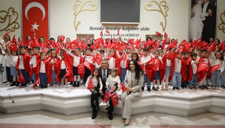 Çınar Çocuk Evleri’nin Minikleri Cumhuriyet Için Sahne Aldı