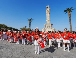 Cumhuriyet Coşkusu Bando Gösterileriyle Meydanlara Taşındı