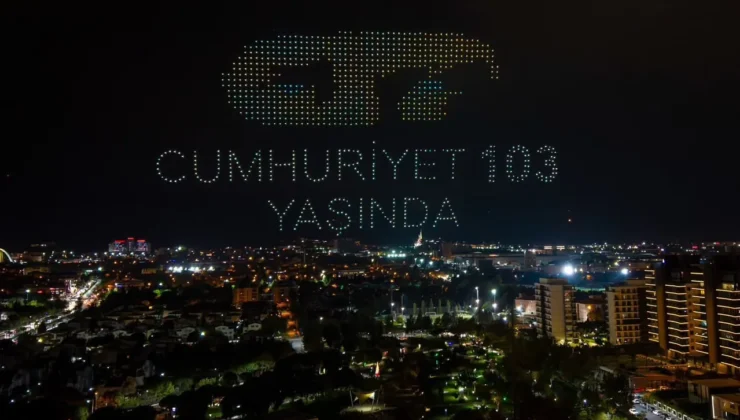Cumhuriyet Coşkusu Gökyüzünü Aydınlattı