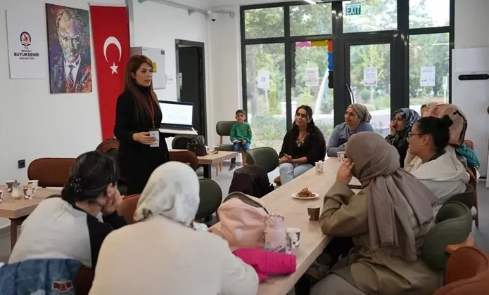 Denizli'De Kadınlara Sağlık Ve Şiddetle Mücadele Eğitimi