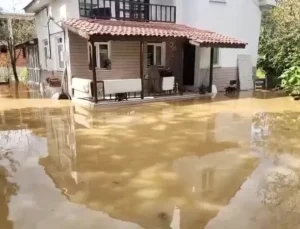 Düzce’de Sağanak Yağış Su Baskınlarına Neden Oldu